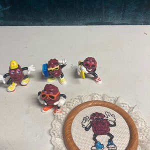 California raisins Figures and crocheted wall hanging image 1