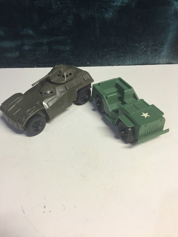 Plastic army sales men vehicles