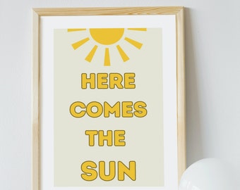 Druckbare Wandkunst, Here Comes The Sun Sunshine Yellow Retro, A4, A3, Zitate, Poster, herunterladbarer digitaler Download