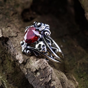 Silver Skull Ring With Heart Shaped Gemstone, Birthday Jewlrey, 925 Sterling Silver Engagement Ring, Pagan Jewelry, Silver Proposal Ring