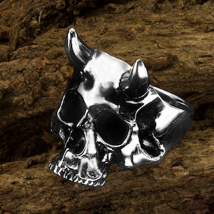 Skull with horns ring, 925 silver men&#39;s chunky signet ring, silver men jewelry, biker signet ring, gothic thumb ring, skull pinky ring