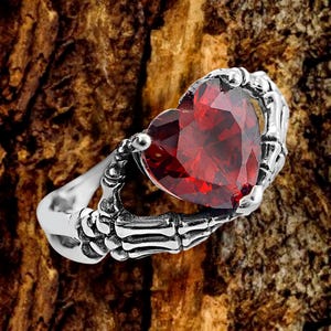 Claddagh Ring Red Heart, Celtic Wedding Band, Promise Ring for Her, Gothic Skull Ring with Gemstone, Dainty Claddagh Ring, Fantasy Ring