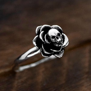 Silber Rose und Schädel Ring, Blumenschädel unisex Ring, Gothic Schmuck, Wikinger Ehering, Gothic Verlobungsring für Sie, Biker-Stil Ring