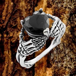 Silver Claddagh ring with stone, Engagement Promise Crown Ring, Black heart steampunk ring,Ccladdagh rings for women