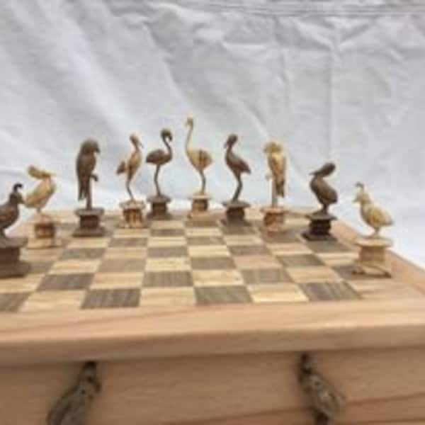 Jeu d'échecs .Quand les oiseaux se prennent pour les pièces d'un échiquier.