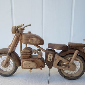 Single-cylinder wooden motorcycle. image 2