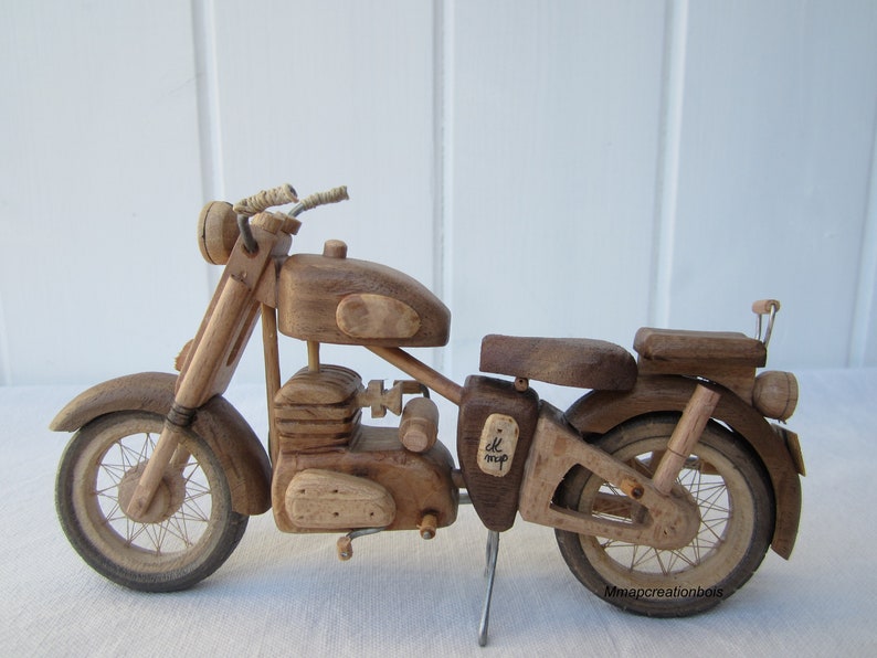 Single-cylinder wooden motorcycle. image 2