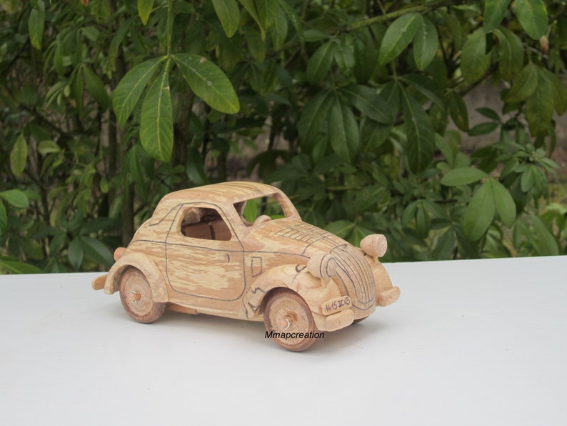 Wooden miniature of a Simca 5/Fiat 500 Topolino on a scale of 1/24. image 1