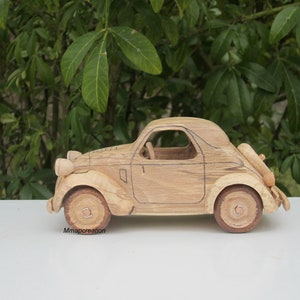 Miniature en bois d'une Simca 5/Fiat 500 Topolino à l'échelle 1/24. image 2