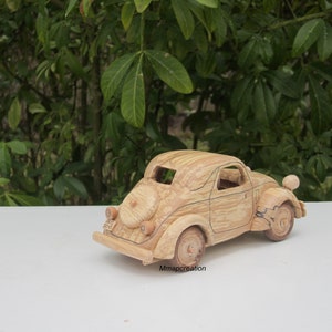 Miniature en bois d'une Simca 5/Fiat 500 Topolino à l'échelle 1/24. image 5