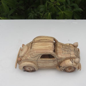 Miniature en bois d'une Simca 5/Fiat 500 Topolino à l'échelle 1/24. image 6