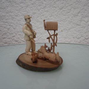 La tournée du facteur à pied. Figurines en bois. image 5