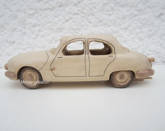 Voiture en bois d'une Panhard Dyna Z à l'échelle 1/24 en érable.