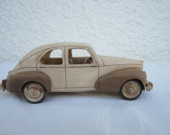 Voiture en bois  Peugeot 203 en érable/noyer à l'échelle 1/24.