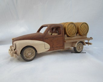 Voiture en bois d'une Peugeot 203 Pick-Up plateau à l'échelle 1/24.