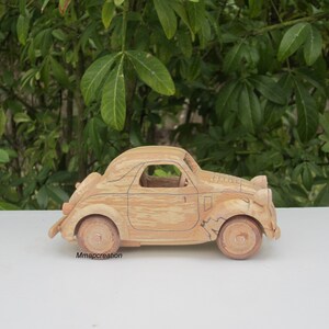 Miniature en bois d'une Simca 5/Fiat 500 Topolino à l'échelle 1/24. image 4