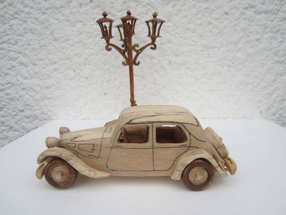 Maquette de voiture en bois, Traction Citroën
