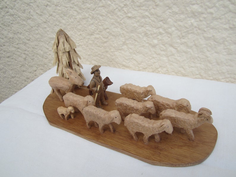 La transhumance : scène pastorale réalisé en bois. image 3