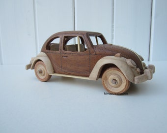 Voiture VW coccinelle en bois à l'échelle 1/24 en érable/iroko.