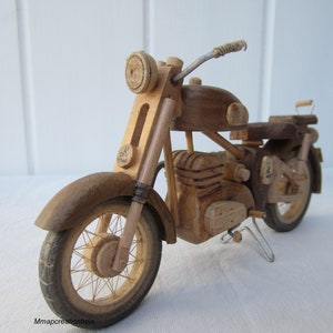 Single-cylinder wooden motorcycle. image 3