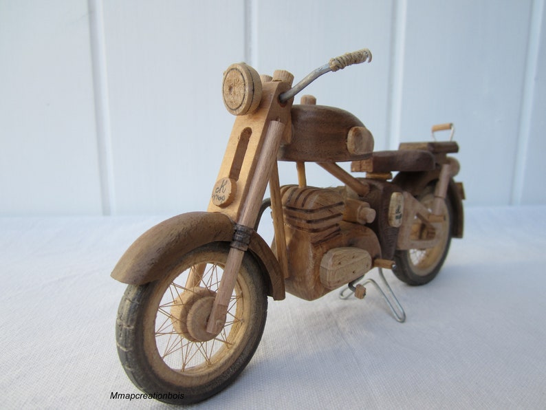 Single-cylinder wooden motorcycle. image 3