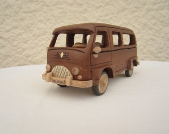 Renault Estafette en bois à l'échelle 1/24.