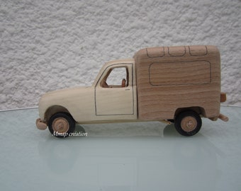 Holzwagen eines Renault R 4 Van im Maßstab 1/24