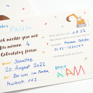 May include: A yellow and brown construction vehicle illustration on a white card with blue, red, and orange confetti. The card is a birthday invitation for a 4-year-old named Adam. The text reads: "Ich m&ouml;chte gern mit Dir meinen 4. Geburtstag feiern. Wann? Samstag, 20. August 2022. Wo? Bei uns im Garten. Musterstr. 123. Bitte gib bis zum 1.8.22 Bescheid, ob Du kommen kannst. Kontakt: Mamas Telefon: 0173-1234567. Ich freue mich auf Dich! Dein/e ADAM"