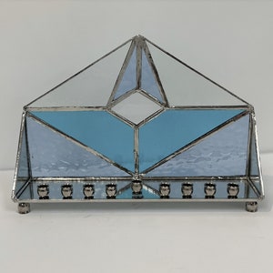 Menorah en verre d&#39;art faite à la main par Anat Brigg fabriquée en Israël