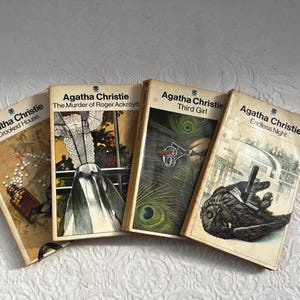 Colecionáveis de brochura vintage de Agatha Christie - Quatro romances publicados pela Fontana Books de 1976 a 1980