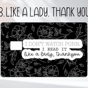 Puede incluir: Tarjeta negra con estampado floral blanco y texto: "I don't watch porn. I read it like a lady, thankyou." La tarjeta tambi&eacute;n tiene el texto "8. LIKE A LADY. THANK YOU."