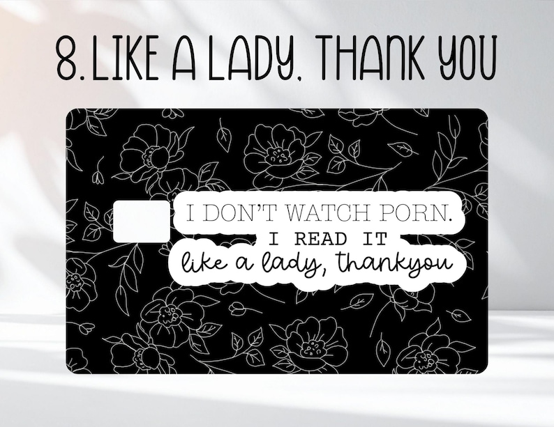 Puede incluir: Tarjeta negra con estampado floral blanco y texto: "I don't watch porn. I read it like a lady, thankyou." La tarjeta tambi&eacute;n tiene el texto "8. LIKE A LADY. THANK YOU."