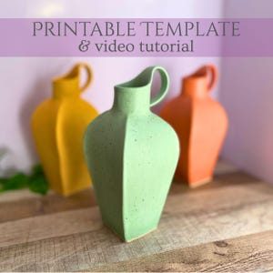 Könnte beinhalten: Ein rustikales Holzschild mit dem Text "Welcome to our home" in handschriftlicher Form. Das Schild hat eine verwitterte Oberfläche und ein schlichtes, einladendes Design, ideal für eine Veranda oder einen Eingangsbereich.