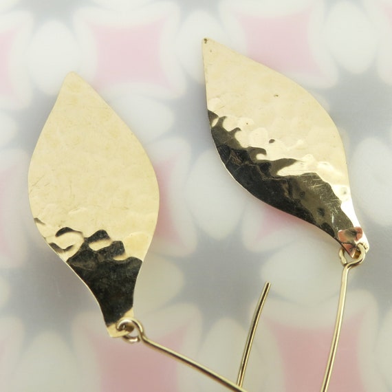 Dimpled leaf textured 14k yellow gold long earrin… - image 6