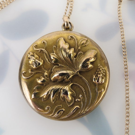 Antique round leaf floral berry gold filled locke… - image 1