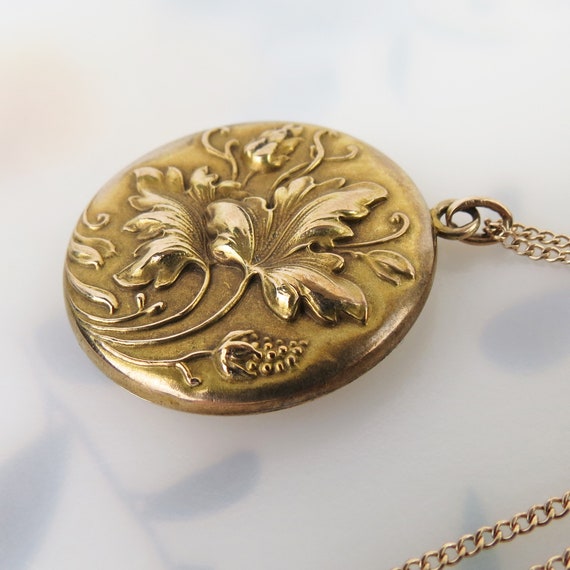 Antique round leaf floral berry gold filled locke… - image 6