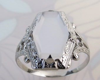 Vintage 14k white gold filigree ring with a lovely natural rainbow moonstone labradorite size 8