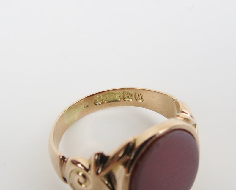 9K Yellow Gold 1912 Birmingham Chalcedony signet ring