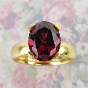 Grande anello ovale da 3 carati in rodolite color rosso vino, scintillante e pulito, in oro giallo massiccio 14k, misura 5,75