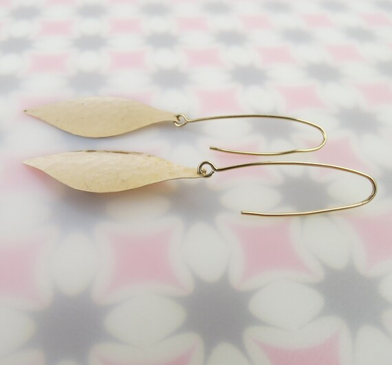 Dimpled leaf textured 14k yellow gold long earrin… - image 4