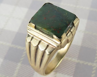 Large late Deco vintage 10k yellow gold ring with a fine bloodstone tablet cabochon ring size 10
