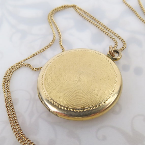 Vintage round R&G Co LaMode locket subtle scroll … - image 8