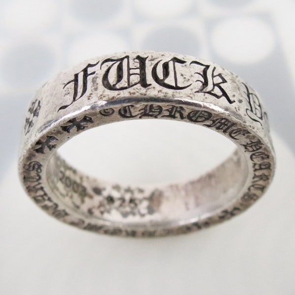 Bague en argent sterling 2003 avec coeurs chromés super funky bien portée - le meilleur compagnon en jean bleu délavé taille 9,5