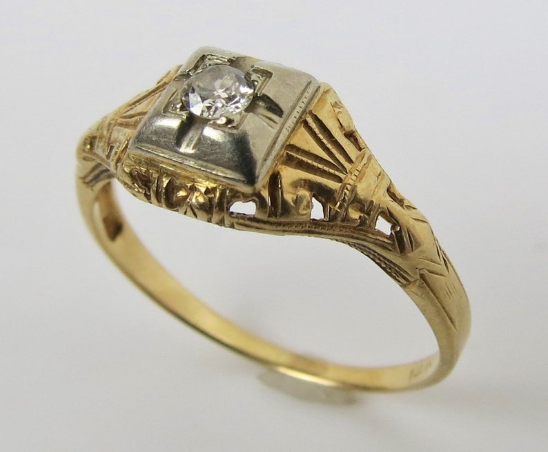 Vintage Retro petite 1930s yellow /& white gold .08 carat diamond ring