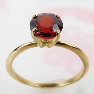 Almandine garnet red orange 1.64 carat round brilliant solitaire 14k yellow gold ring size 7