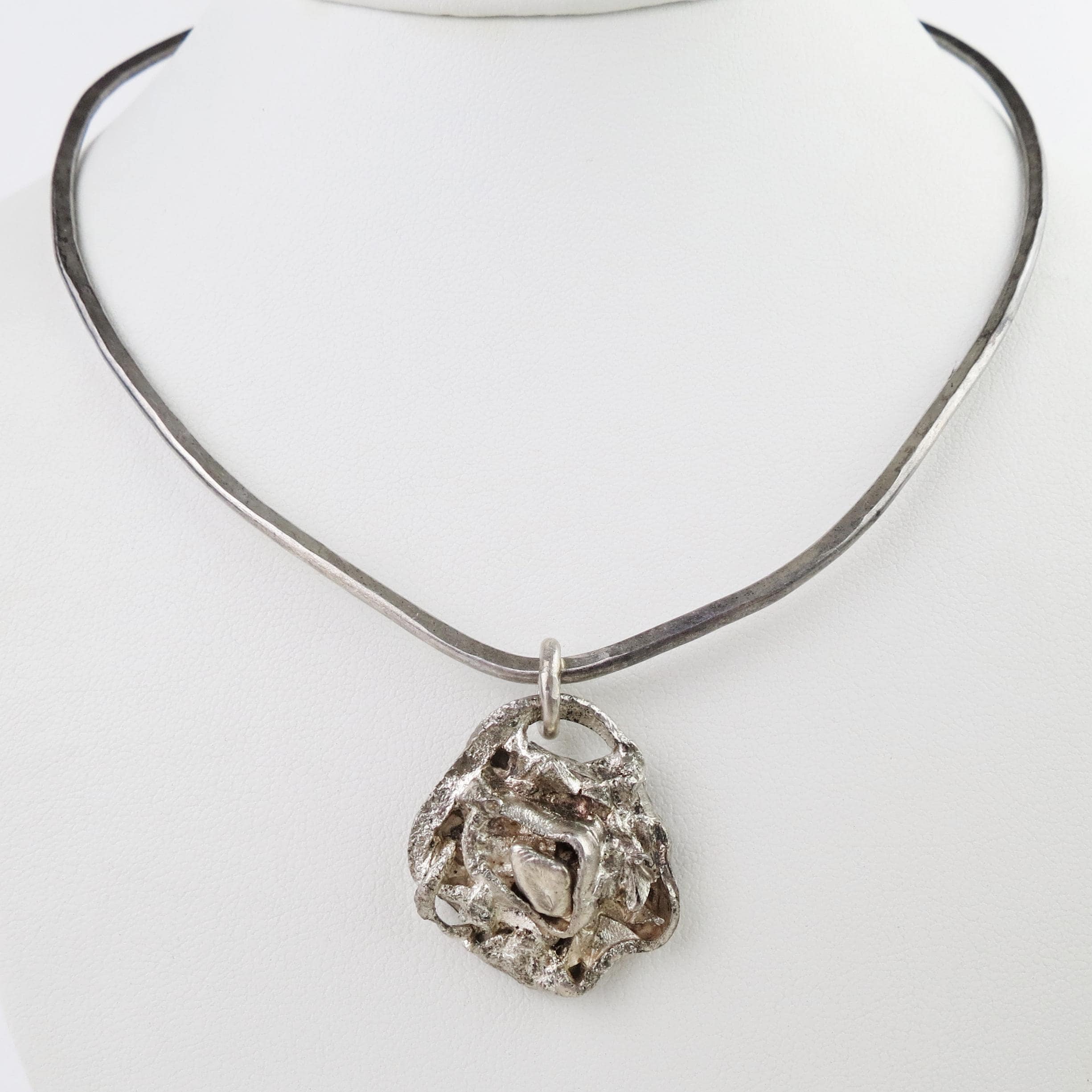 Ａｎｔｉｑｕｅｊｅｗｅｌｒｙ Ｈａｎｄ ｍａｄｅ Ｓｉｌｖｅｒ Ｎｅｃｋｌａｃｅ Vintage Olga Swedish Modernist Hammered Sterling Silver Choker