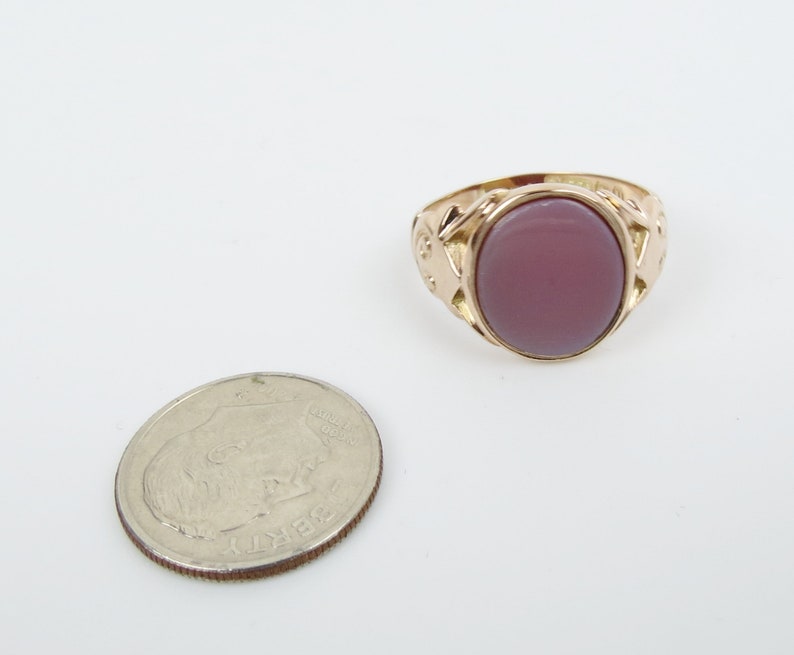 9K Yellow Gold 1912 Birmingham Chalcedony signet ring