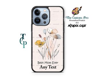 Può includere: Una custodia nera per iPhone con un design floreale e il testo "Best Mom Ever" e "Any Text". La custodia ha uno sfondo bianco con una sfumatura rosa chiaro.