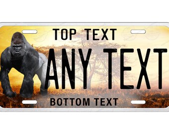 Può includere: Targa rettangolare con immagine di gorilla sul lato sinistro. Lo sfondo presenta una scena della savana con un tramonto. La targa riporta le scritte "TOP TEXT", "ANY TEXT" e "BOTTOM TEXT" in nero.