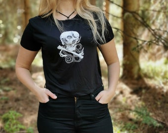 flowy Crop Shirt - Trinity- Size M - skull fire bones snake
